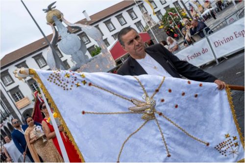 Participa&ccedil;&atilde;o da Freguesia de S&atilde;o Pedro na Coroa&ccedil;&atilde;o das Grandes Festas do Divino Esp&iacute;rito Santo de Ponta Delgada, domingo, dia 12 de julho de 2026. Mordomias da Levada e das Laranjeiras